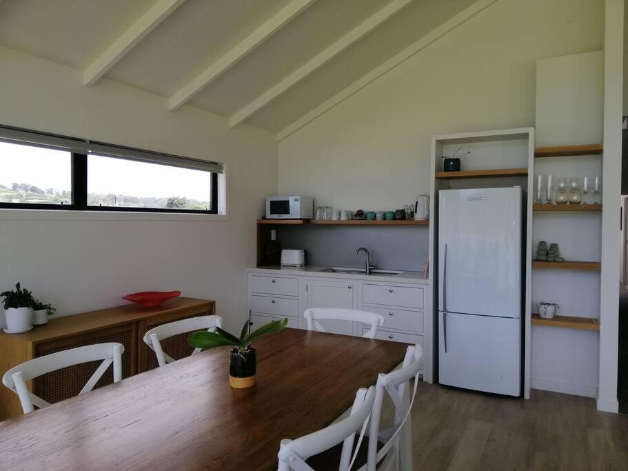 Purangi Waterfront Retreat - 2 Bedroom Cooks Beach Exterior foto